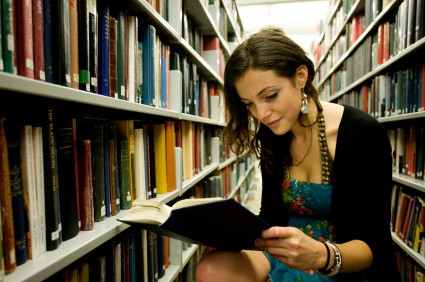 7 Textbook-Buying Tips for Cash-Strapped College Students