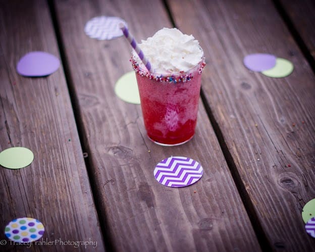 Celebrate The Mommy To Be With A Luv’s Baby Sprinkle Party #LuvsBabySprinkle TraceyFrahlerPhotography_Sprinkle-53 drink