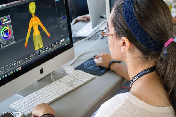 Digital Media Academy – Pre-Season Sale 3dmodelingandanimationstudentworking