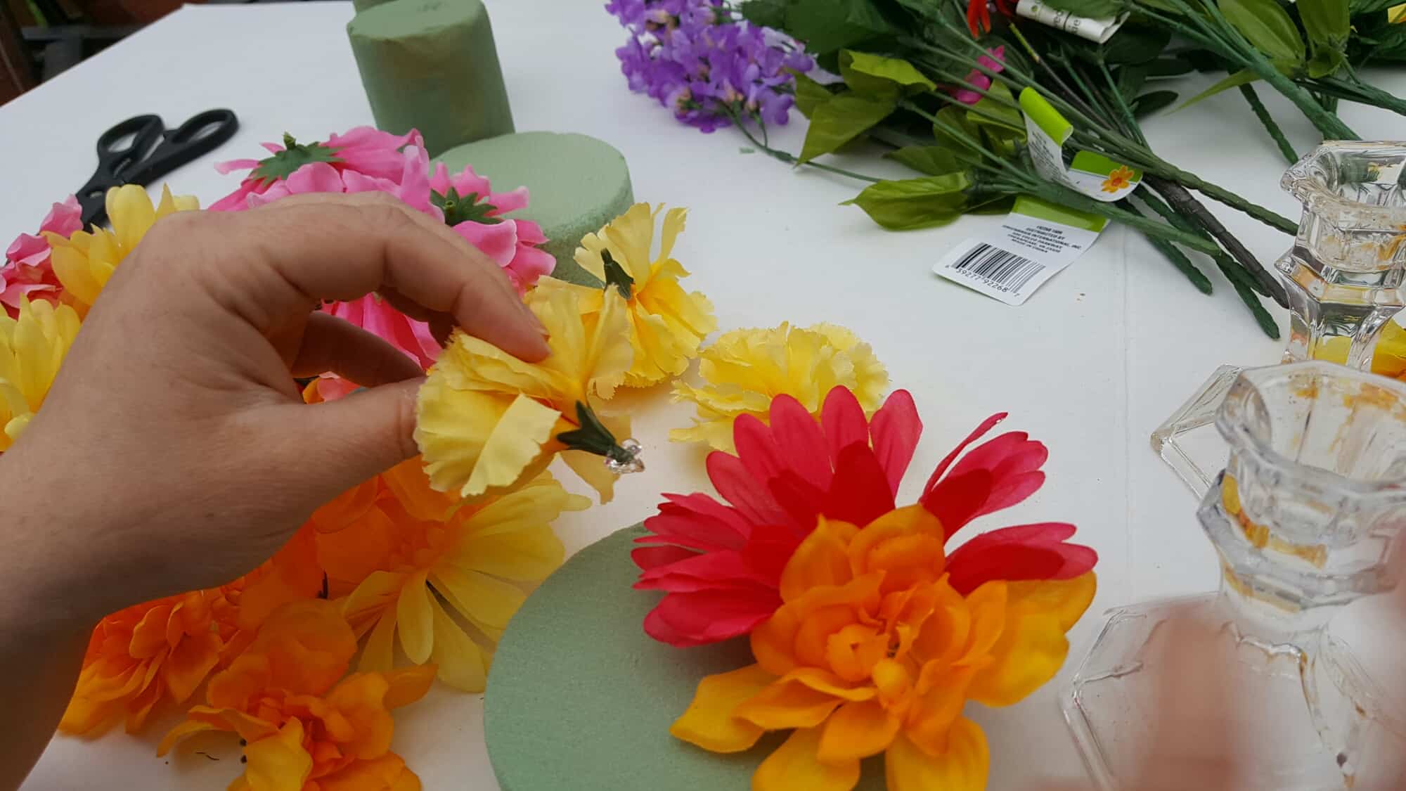 10 Minute Floral Centerpiece With Dollar Tree #ad #dollartree 10 Minute Floral Centerpiece With Dollar Tree #ad #dollartree