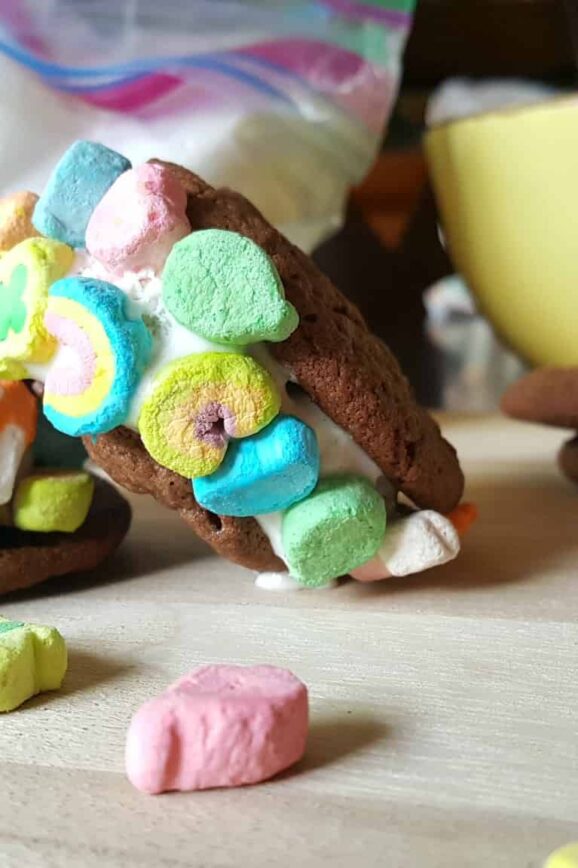 Lucky Charms Marshmallow Ice Cream Sandwiches #LuckyCharms #AD