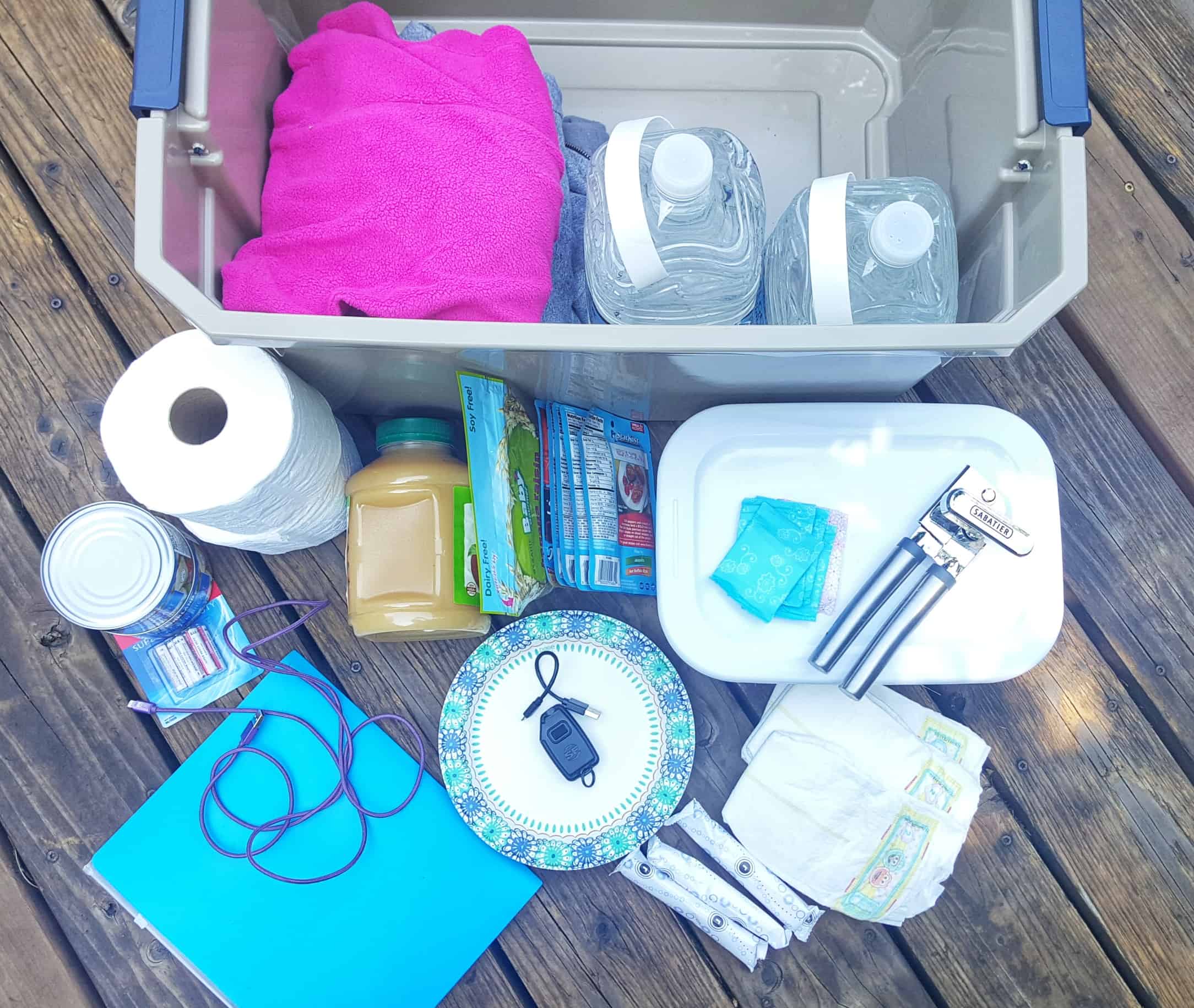 How To Put Together An Earthquake Preparedness Emergency Kit #ad #surefire