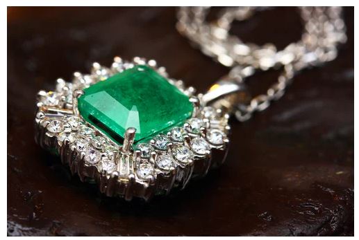 6 Interesting Facts About Moldavite Gems That You Didn’t Know About 6 Interesting Facts About Moldavite Gems That You Didn’t Know About