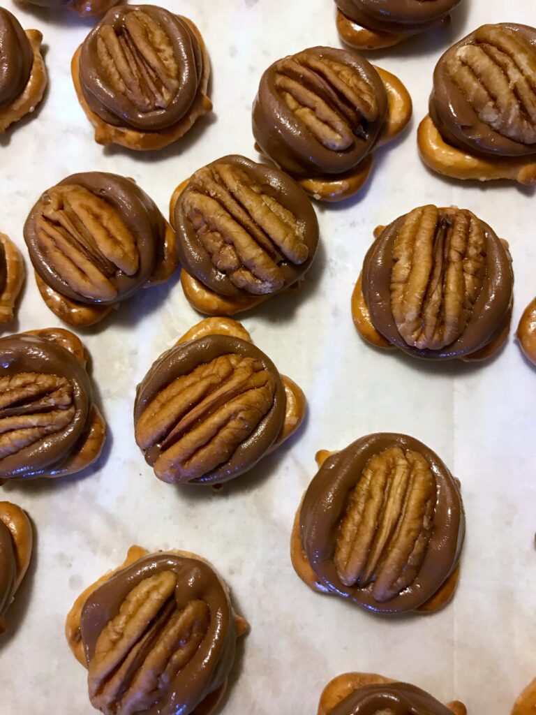 St Patrick’s Day Pretzel Turtles Recipe St Patrick’s Day Pretzel Turtles Recipe