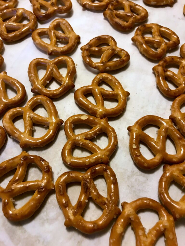 St Patrick’s Day Pretzel Turtles Recipe St Patrick’s Day Pretzel Turtles Recipe
