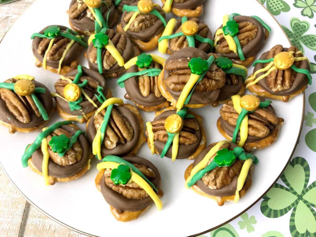 St Patrick’s Day Pretzel Turtles Recipe St Patrick’s Day Pretzel Turtles Recipe